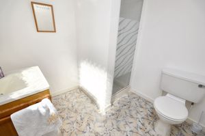 Shower room- click for photo gallery